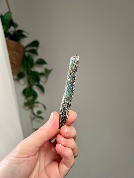Kyanite with Mica from Zimbabwe 01