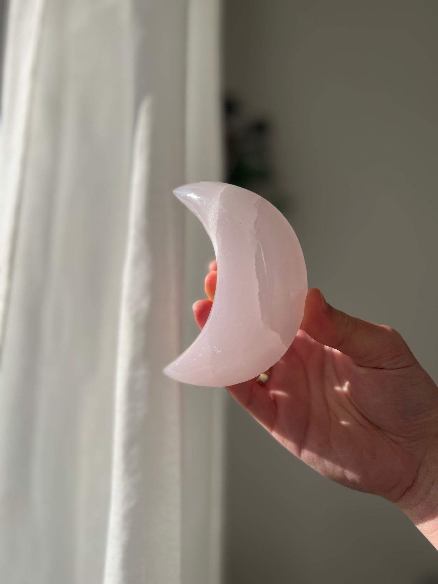 Mangano Calcite Crescent Moon bowl 01