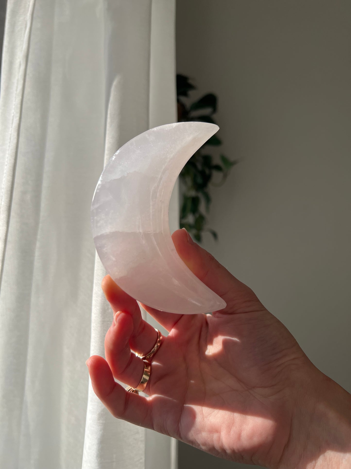 Mangano Calcite Crescent Moon bowl 02