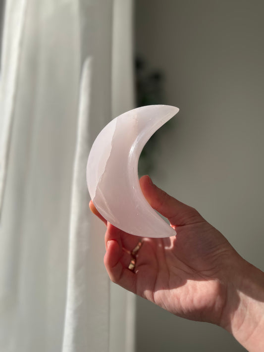 Mangano Calcite Crescent Moon bowl 01