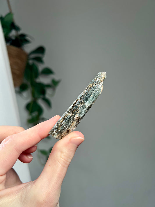 Kyanite with Mica from Zimbabwe 02