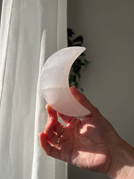 Mangano Calcite Crescent Moon bowl 02